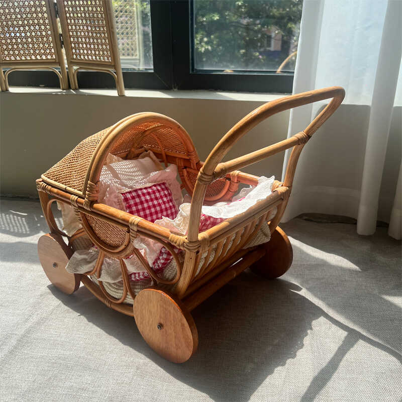 Baby Nursery Vintage - Passeggino in rattan intrecciato Casa da